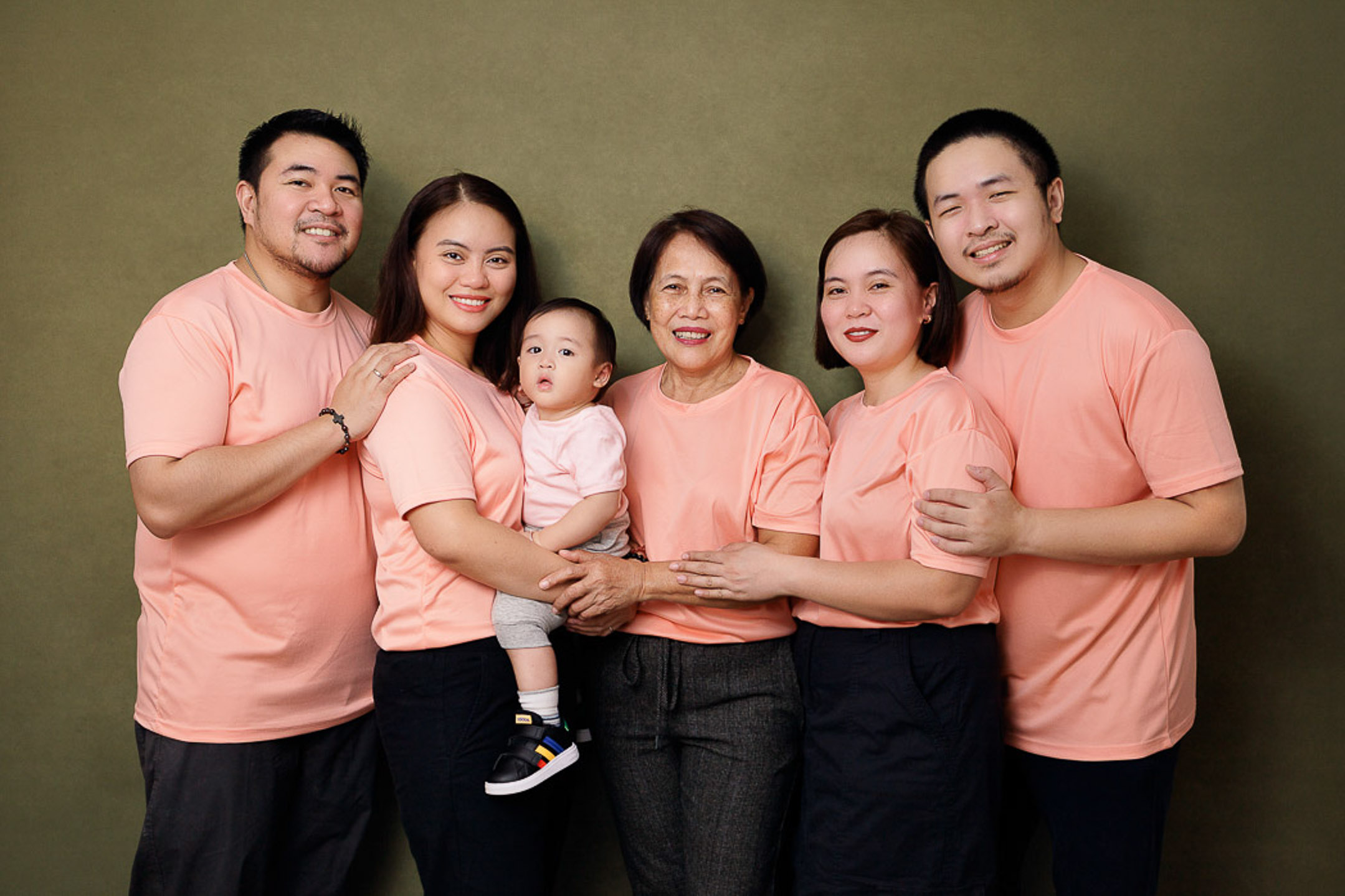 Manila family photographer. Family of five photo session.