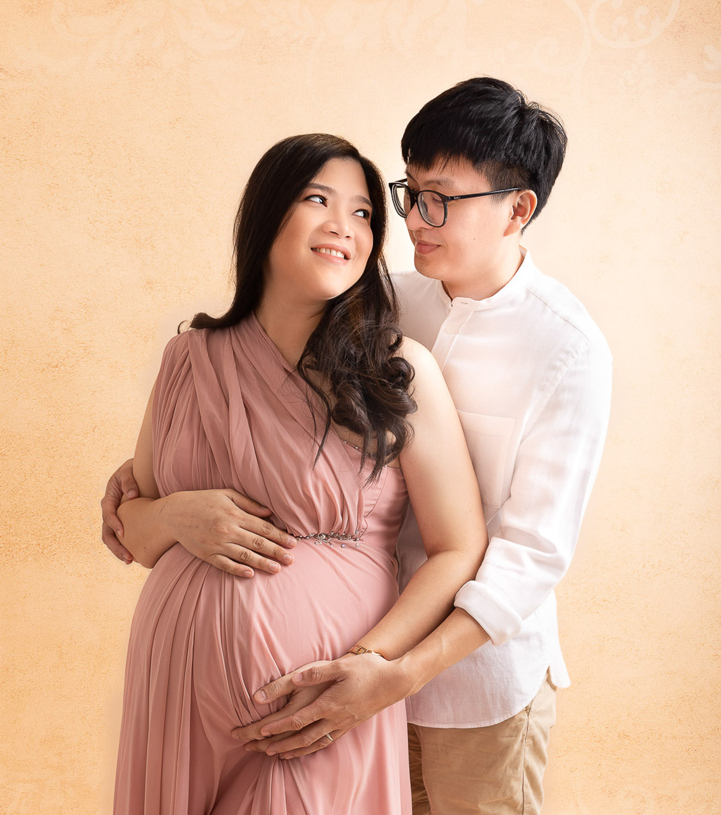 Philippines Maternity Clothes. Maternity portrait with husband